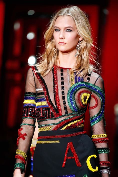 karlie kloss versace|karlie kloss fashion show.